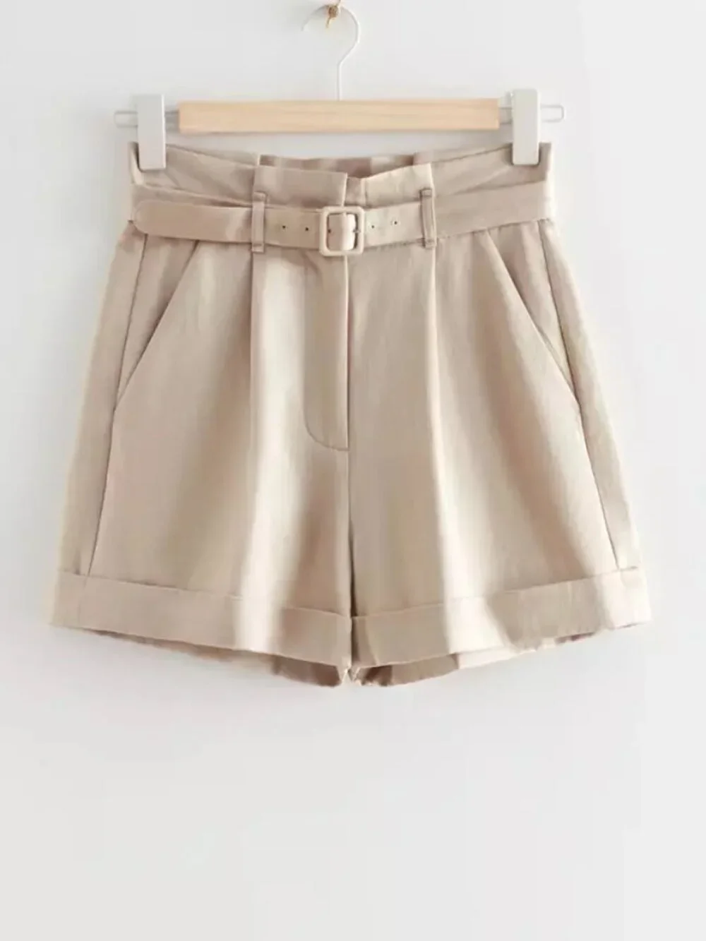 & Other Stories Belted Shorts Beige Size 4